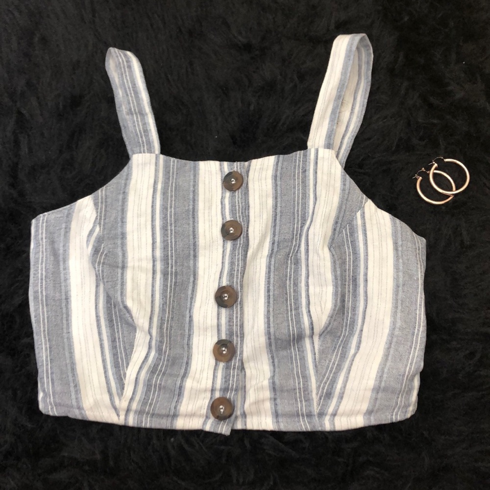 ✨2 for 10$✨ 🦋button cropped tops🦋 - Picture 4 of 5